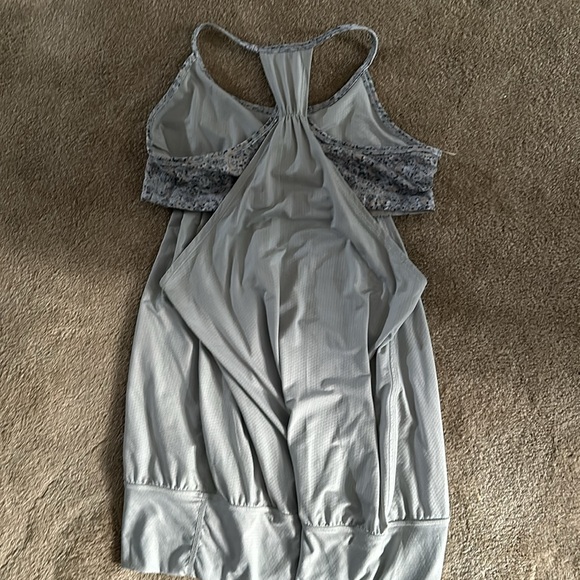 Lululemon gray racer back tank with built in bra size 10 - Picture 3 of 4